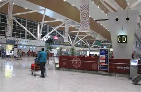 Srinagar हवाई अड्डे पर सेना के Lt. Col ने स्पाइसजेट स्टाफ पर किया हमला ...