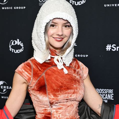 Dora Jar im Star-Porträt: Tour, Songs, Freund und Gracie Abrams