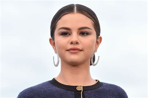 Selena Gomez Without Makeup Photo Shoot