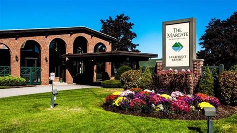 Lake Winnipesaukee, NH Resorts at the Best Price | cozycozy