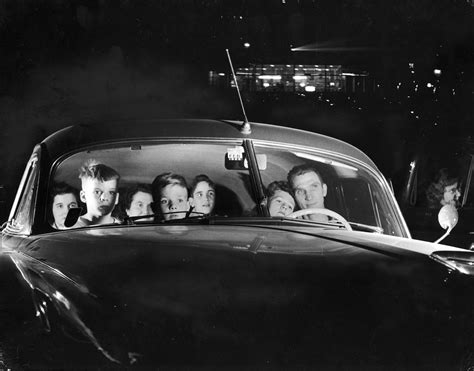 20 Vintage Photos Capture Daily Life at the Drive-In Theater – a ...