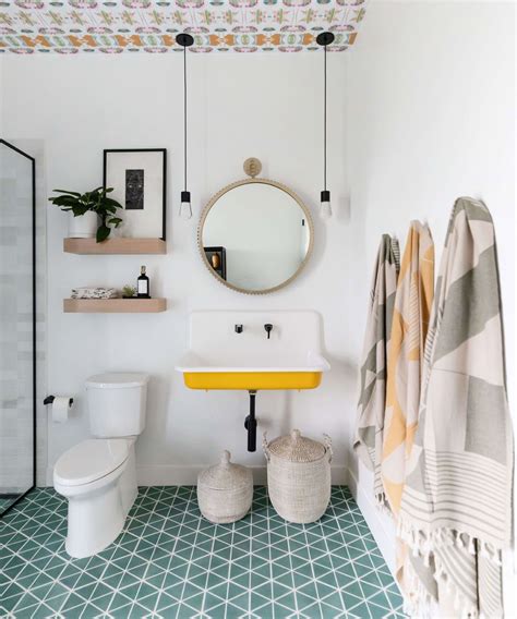 10 small bathroom flooring ideas perfect for compact spaces | Real Homes
