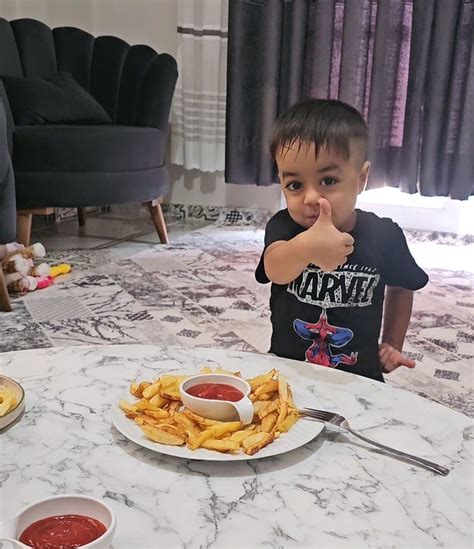 pattis gomunce ben | Komik fotoğraflar, Komik şeyler, Komik gifler