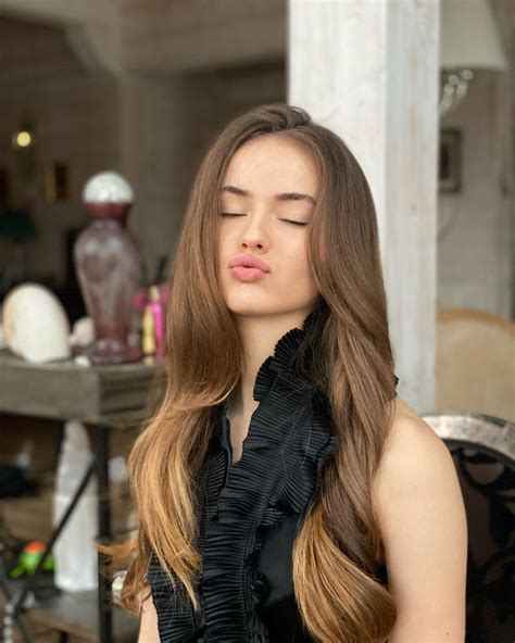 Kristina Pimenova [2022-12-27] : r/pretty