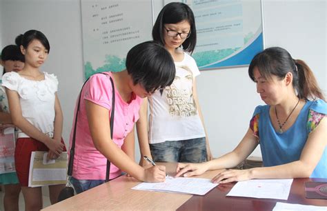 当代广西网 -- 桂林市贫困生助学贷款申请工作启动