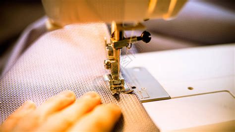 裁缝或裁缝工作使用缝纫机卷轴剪刀卷尺和缝纫高清图片下载-正版图片504063360-摄图网