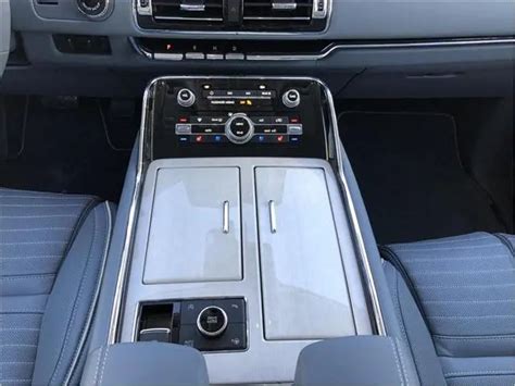2018 Lincoln Navigator: 99 Interior Photos | U.S. News