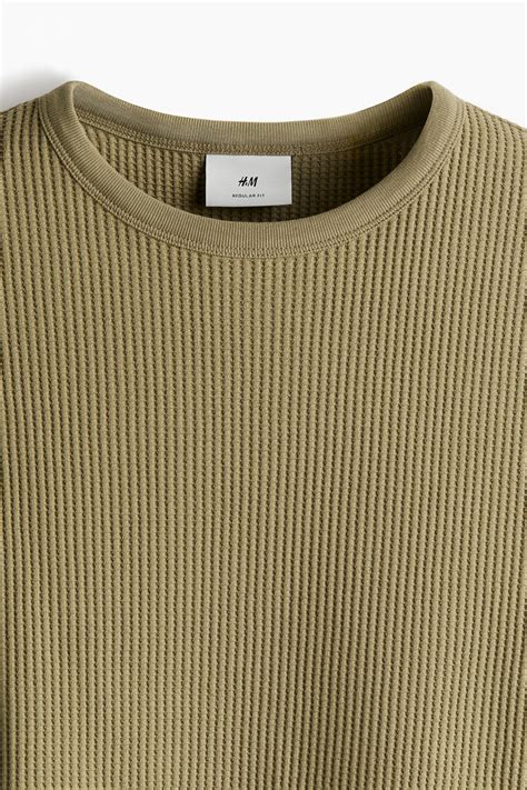 Regular Fit Waffled T-shirt - Khaki green - Men | H&M IN