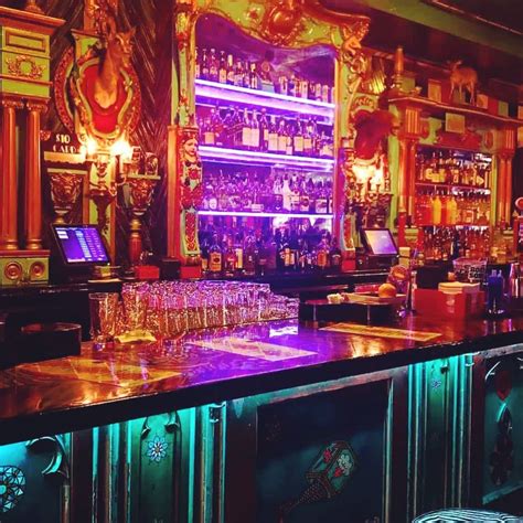 12 Best Bars in Seattle & What To Order (2024)