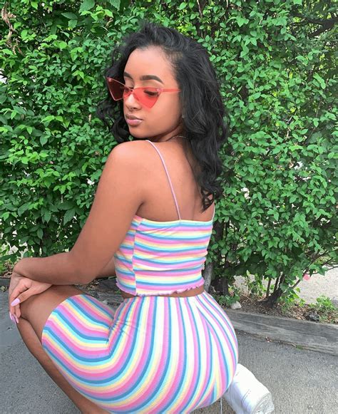 Isyglue : r/WomanSquats