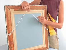 comment accrocher un tableau sans percer fixer un tableau sans trou comment accrocher un tableau sans percer fixer un tableau sans trou