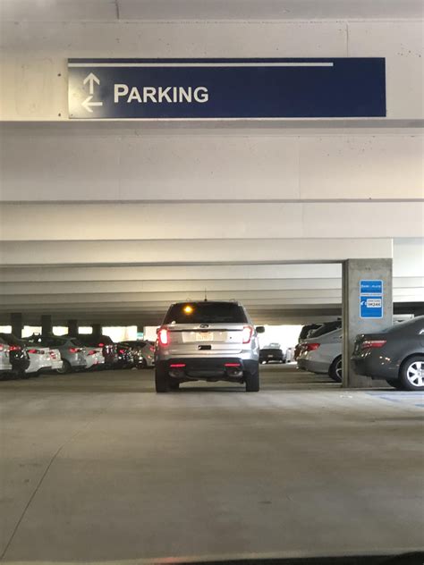 @ Mesa/ Bren center parking : r/UCI