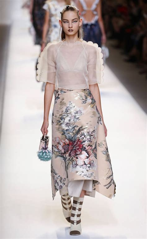 Fashion Runway Business Suit 的图像结果