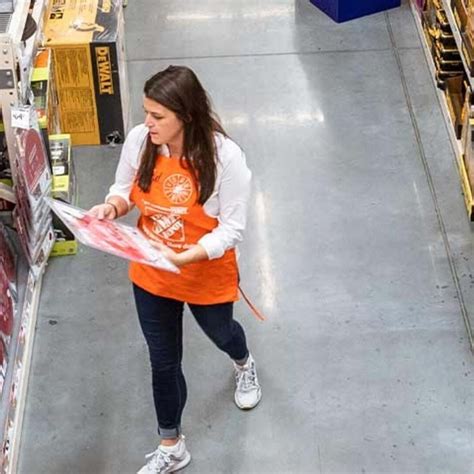 Lowe’s hours on Thanksgiving Day and Black Friday 2025 - TheStreet