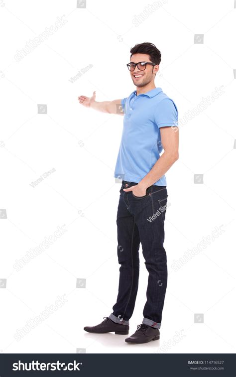 Man Pointing Back View 的图像结果