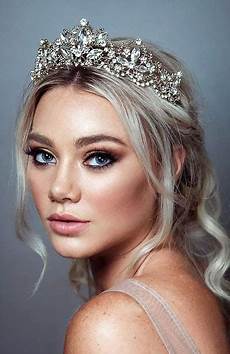 Flower Hairstyles With Tiara by 30 Chic Bridal Hairstyles For Your Special Day The Trend Flower Hairstyles With Tiara