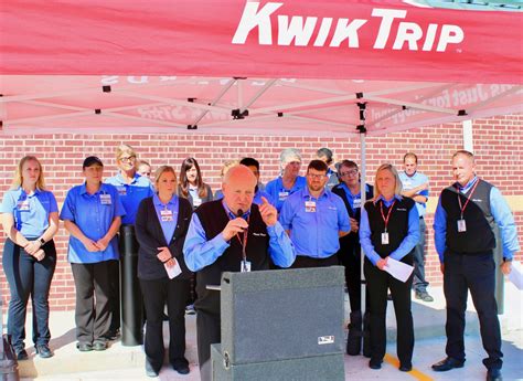Kwik Trip CEO, Hebl, Miss Wisconsin speak at Windsor Street Kwik Trip ...