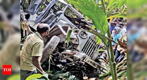 Two die in jeep accident; ambulance shifting injured kills bike rider ...