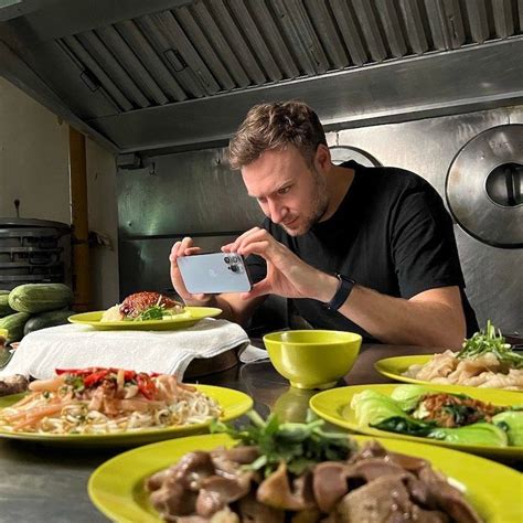 Watch David Gelb's new documentary on chicken rice