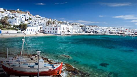 Mykonos town bay view, Mykonos Island, Greece | Windows Spotlight Images
