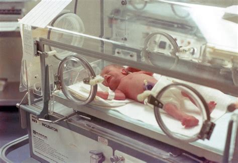 Infant Incubators – Types & Uses Explained | CN Meditech
