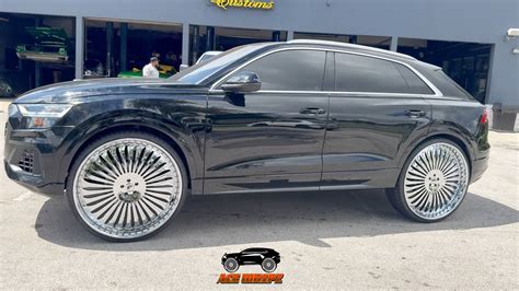 Audi Q8 Flexes 30-Inch Wheels, Looks Like an Overpriced Horseless Carriage - autoevolution