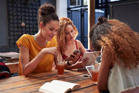 Rezultat imagine pentru Smartphone OS