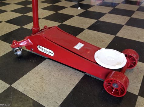 Milwaukee Hydraulic Floor Jack - Model 40 - 4 Ton