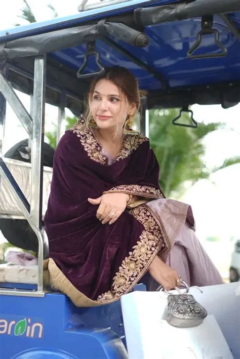 The Weavers Shop - Buy Ethnic Wear for Women Saree, Suits, & Jewellery