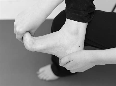 Plantar fasciitis (heel pain)-causes, treatment & exercises