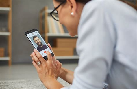 From ghosting to roaching: the modern dating glossary