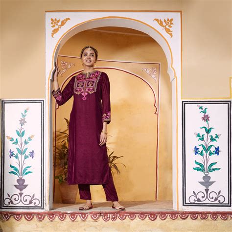Buy Magenta Velvet High Slit Zari Embroidered Kurta | Rustorange