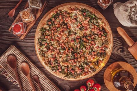 Brazilian pizza with tomato sauce, mozzarella, endive, bacon and ...