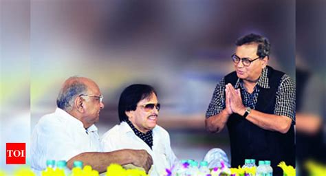Union Minister Sharad Pawar's grand iftar party at Haj House in Mumbai ...