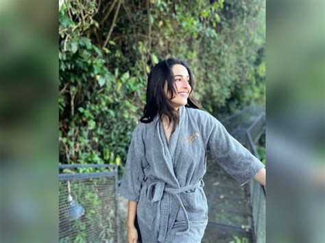 Sadia Khateeb shoots for new project in Kashmir: I am fond of being in ...