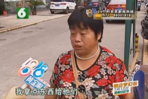 母亲凌晨挑扁担去看儿子 被嫌长太丑拒见(图)-搜狐新闻