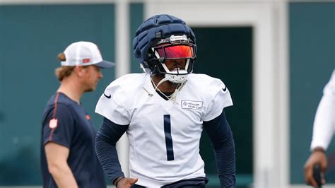 Bears CB Jaylon Johnson getting closer to return following painful ...