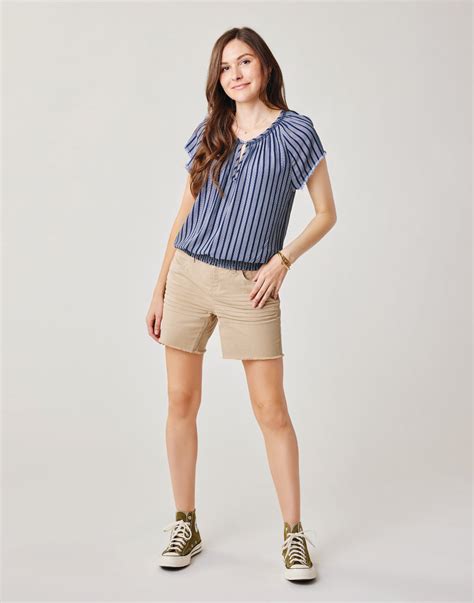 Khaki Shorts Women Outfit