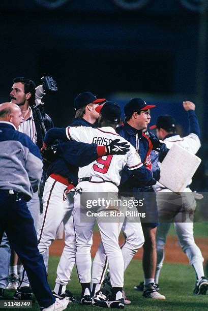 Greg Maddux 1995 World Series Photos and Premium High Res Pictures ...