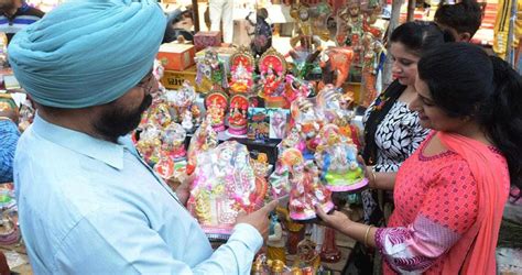 मूर्तियों के बाजार में ‘मेक इन इंडिया’ की दिवाली, ‘मेड इन चाइना’ गायब ...