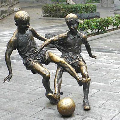 **银制足球纪念雕塑