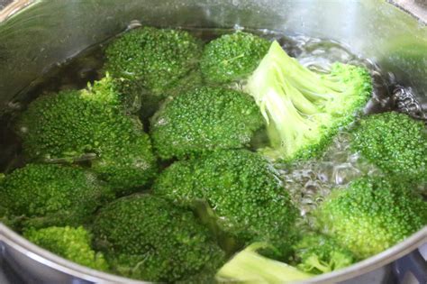 how to cook broccoli to preserve nutrients