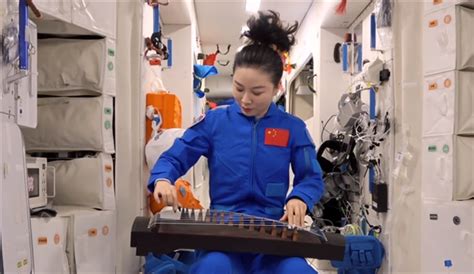 中国首位出舱女航天员空间站弹古筝！太空元宵祝福感受下 - ⎝⎛CodingNote.cc