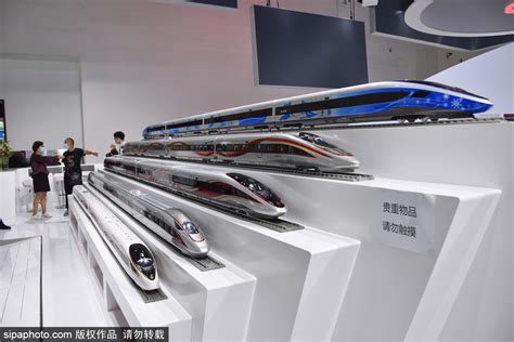 “列车超人”变形！2022年服贸会铁路元素“吸”住好多“铁粉”