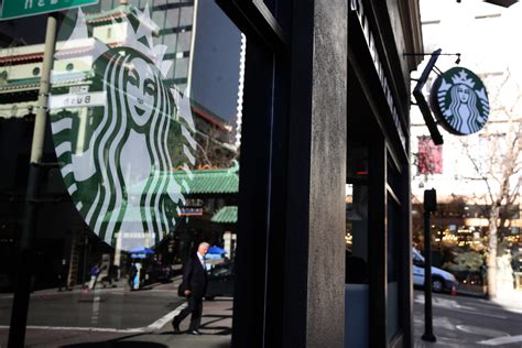 Starbucks Apologizes After Six Police Officers in Arizona Say They Were ...