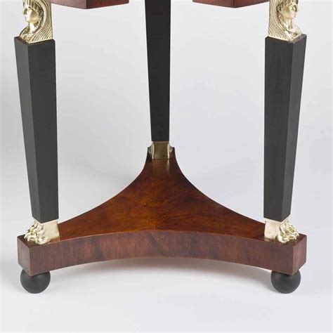 Living room side table Venere with glass top and brass decorations