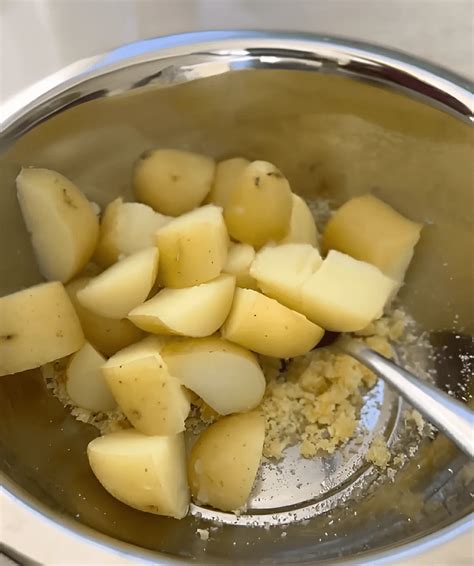 Extra Crispy Baked Garlic Parmesan Fries - Home Cooks World