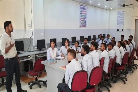 Goel Institute of Pharmacy & Sciences Lucknow Campus: Photos, Virtual Tour