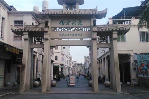 牌坊街位于潮州老城区内，沿街保留有众多骑楼建筑|牌坊|老城区|潮州_新浪新闻