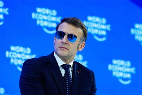 Macron critică politica lui Trump la Davos